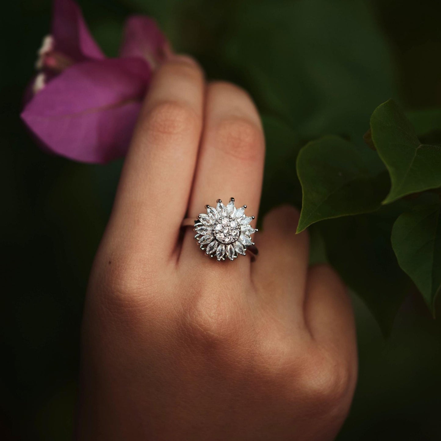 Elegant Dainty Flower Fidget Spinner Ring - Adjustable Gold & Silver Anxiety Relief Jewelry for Women